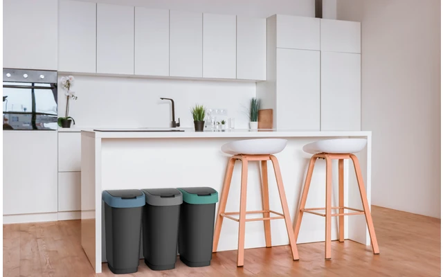 Rotho Twist Abfalleimer Mit Schwing- Und Klappdeckel 10 Liter Horizon Blau 9 Rotho Twist Abfalleimer Mit Schwing- Und Klappdeckel 10 Liter Horizon Blau – Bild 7